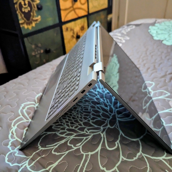 Laptop - Picture 3 of 4